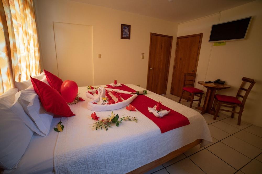 Hotel Red Booby Puerto Ayora  Exterior photo