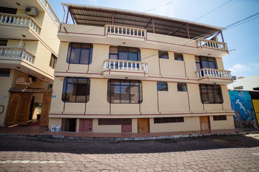 Hotel Red Booby Puerto Ayora  Exterior photo